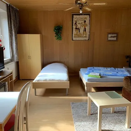 Schoenes Grosses 1 Et Parkplatz Nach Verfuegbarkeit