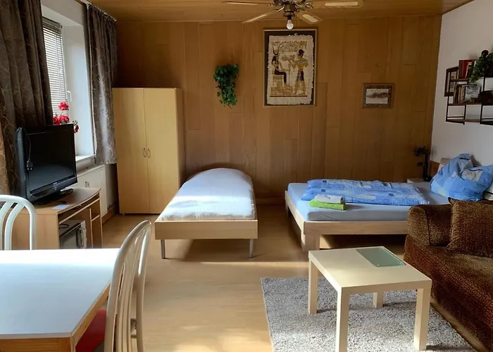 Schoenes Grosses 1 Et Parkplatz Nach Verfuegbarkeit